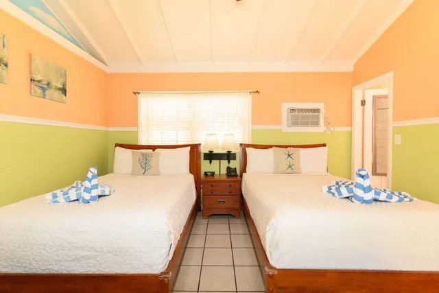 غرفة قياسية بسريرين مزدوجين بحمام خاص، The Palms Hotel 10/10