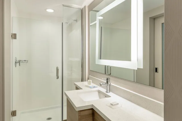 جناح استوديو بسريرين كوين بإطلالة جزئية على البحر، SpringHill Suites by Marriott San Diego Carlsbad 2/3