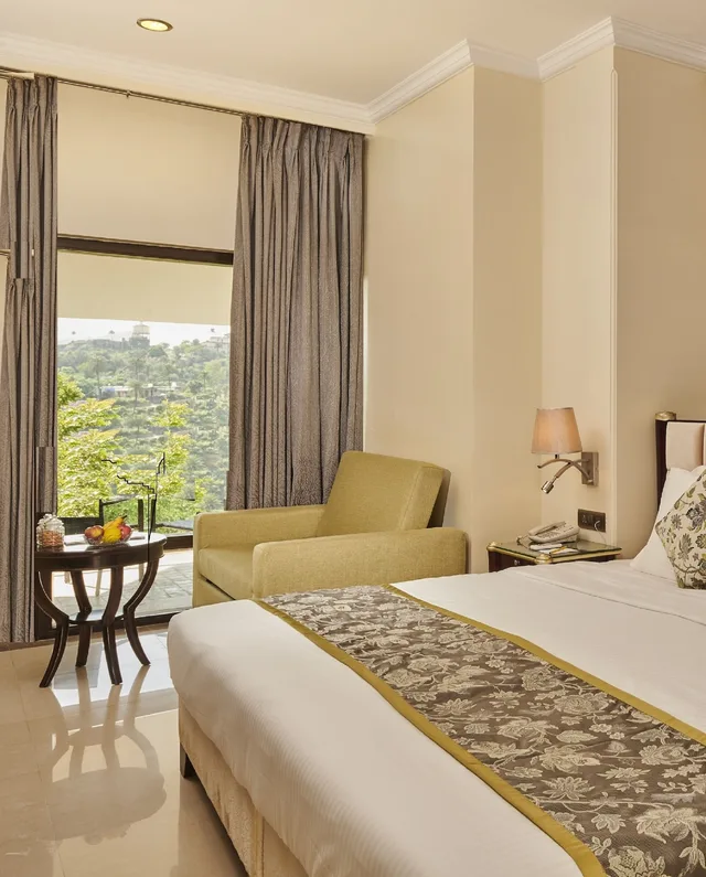 Classic, Queen Bed, Sterling Mount Abu 2/9