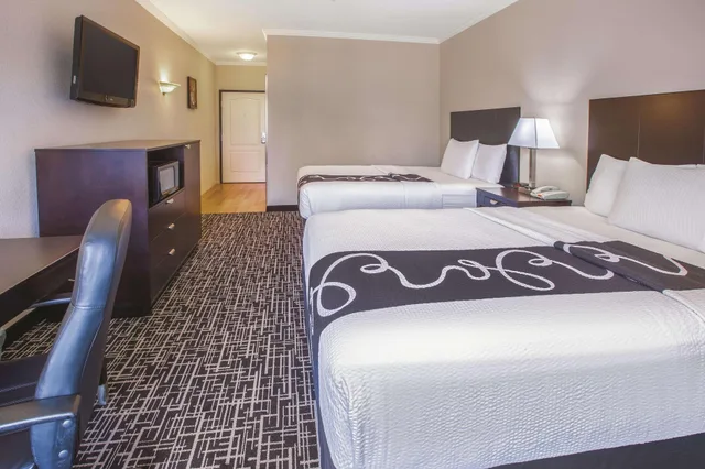 غرفة بسريرين كوين لذوي الإعاقة، La Quinta Inn & Suites by Wyndham Garland Harbor Point 1/4