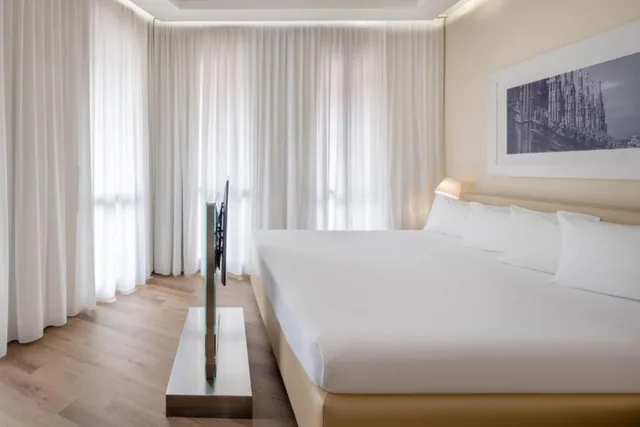 جناح، Unahotels Cusani Milan 1/1