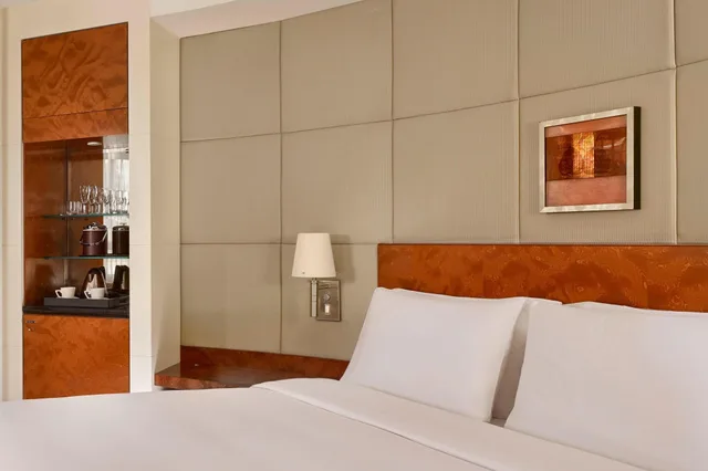 غرفة بسرير كينج، The Park Tower Knightsbridge, a Luxury Collection Hotel, London 5/8