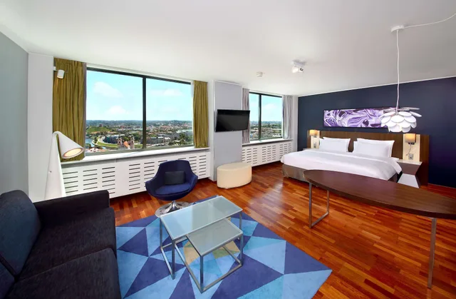 1 Bedroom, Suite, Twin Beds, Old Town View، Radisson Blu Hotel Lietuva 1/4
