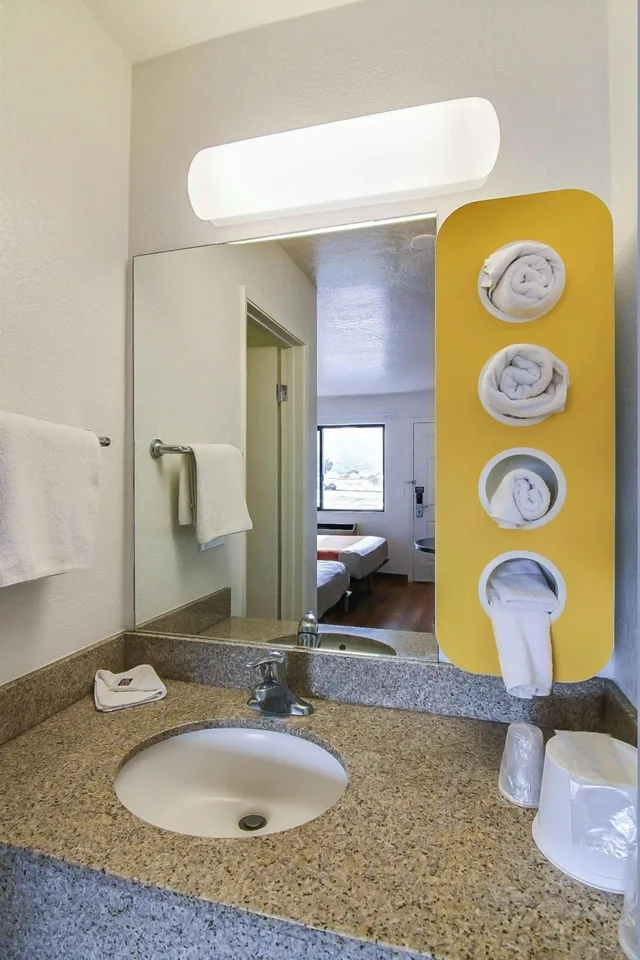 Room, Quadruple, Motel6 Buellton, CA - Solvang Area 4/5