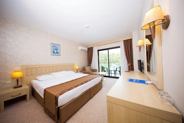 غرفة قياسية ثلاثية بثلاثة أسرّة بشرفة، Eldar Resort Hotel 6/10