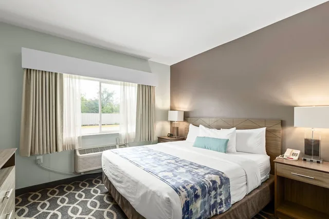 Room, King Bed, Wingate by Wyndham Humble/Houston Intercontinental Airport 1/6