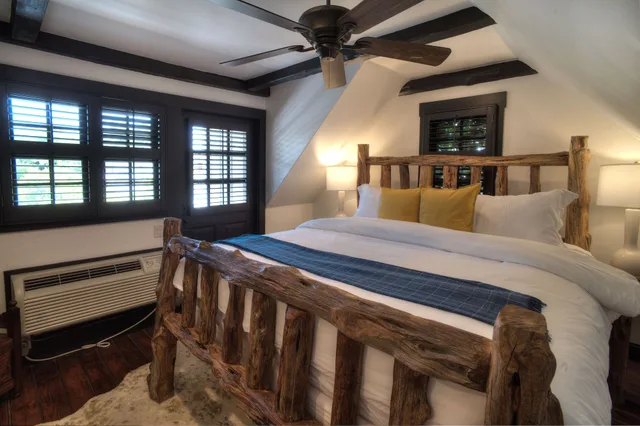 جناح بسرير كينج مع أريكة، The Lodge Above Town Creek 3/6