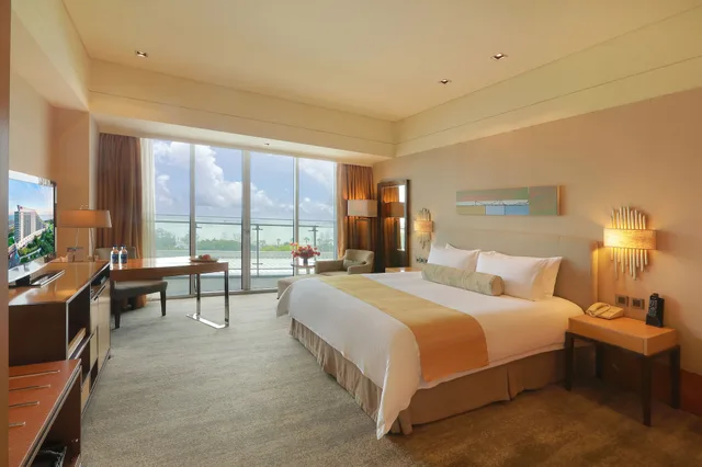 Superior Seaview Queen Room, Xiamen International Conference Center Hotel 2/4