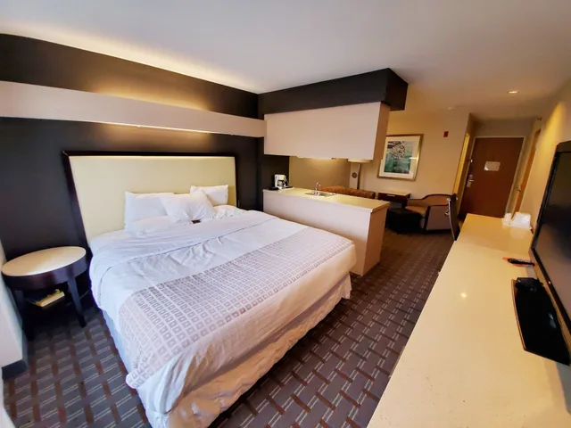 جناح بسرير كوين، Americas Best Value Inn Suites Racine 2/7