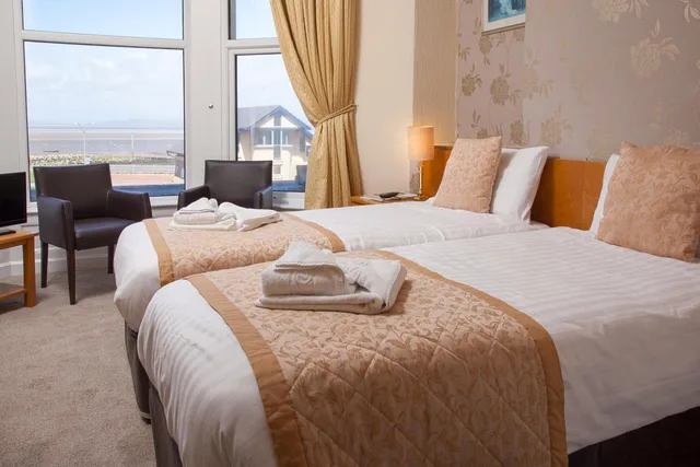 Deluxe, Double or Twin Bed, Sea View, The Auckland Hotel 1/3