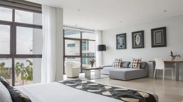 جناح ديلوكس بسرير كينج، English Point Marina Hotel 3/4