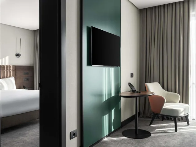 جناح، Novotel Tbilisi Center 3/7