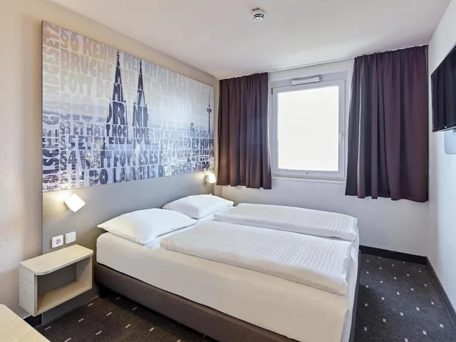 غرفة بسرير كوين، B&B Hotel Koln-West 1/10