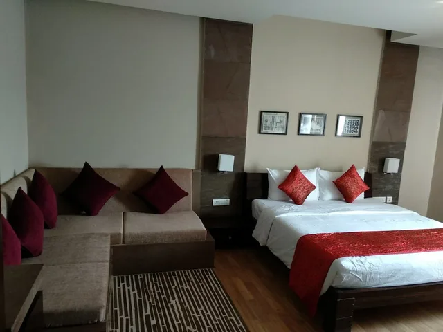غرفة ديلوكس بسرير كينج، Ramada by Wyndham Ajmer 4/8