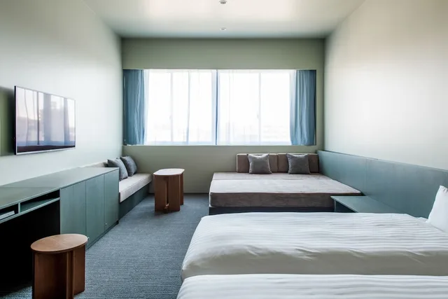 غرفة سوبيريور بسريرين منفصلين مع أريكة، KAIKA Tokyo by THE SHARE HOTELS 1/4