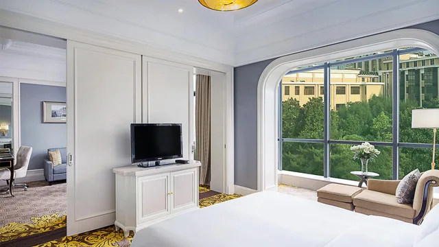 جناح بسرير كينج بغرفة نوم واحدة مع دخول صالة النادي مع دخول الصالة، CROWNE PLAZA ZHENGZHOU 2/6