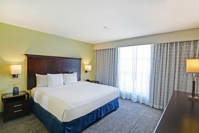 جناح بسرير كينج لذوي الإعاقة، Embassy Suites Valencia 1/4