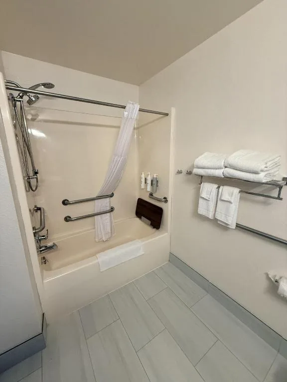 Room, King Bed, Sofa, Accessible, Spark by Hilton Appleton 9/10