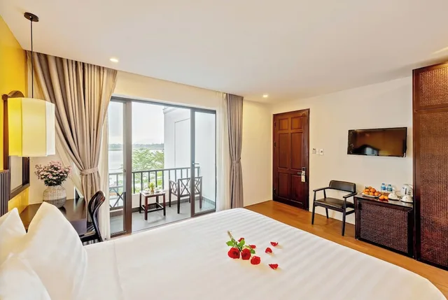 غرفة بسريرين منفصلين بشرفة، Gia Huy Riverside Hotel Hoi An 5/10