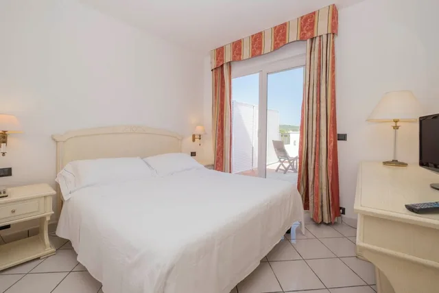 جناح جونيور، Del Sole Hotel 3/3