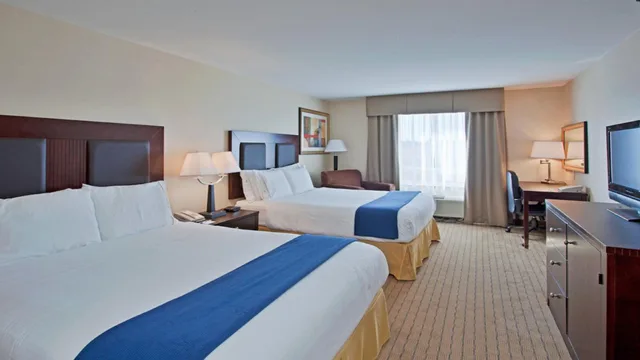 غرفة تنفيذية بسريرين منفصلين، Holiday Inn Express Hotel Suites Swift Current 1/4