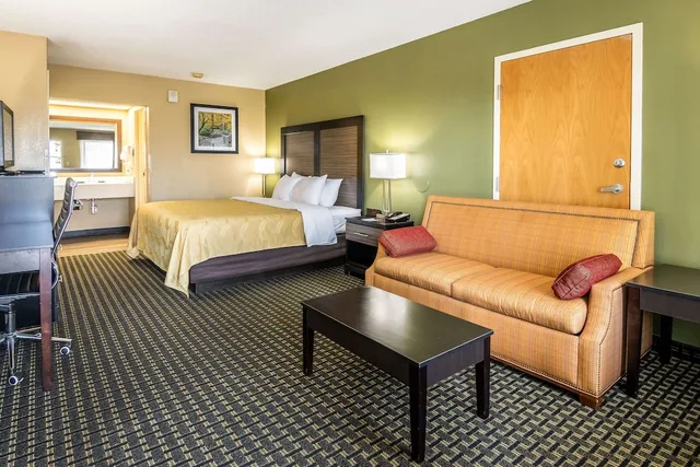 غرفة قياسية بسرير كينج للمدخنين، Quality Inn Perry - National Fairgrounds Area 3/10