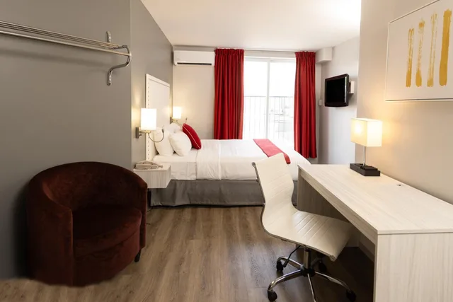 غرفة ثلاثية، Hotel Du Nord 6/8
