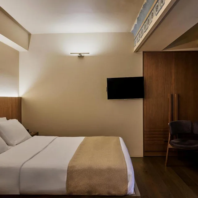 Fresco, King Bed, Outdoor Jetted Tub، Athens 1890 Boutique Hotel & Spa 1/6