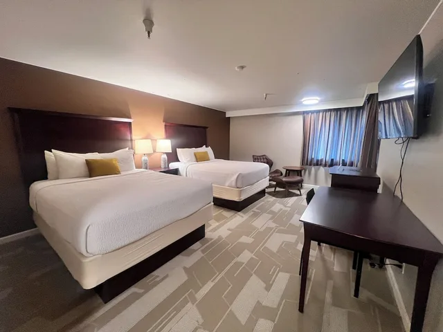 غرفة قياسية بسريرين كوين بإطلالة على النهر، Ramada by Wyndham Tukwila Southcenter 6/10