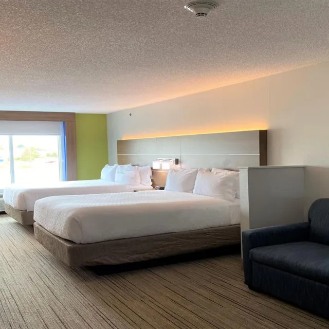 Suite, Queen Bed, Sofa, Holiday Inn Express Suites Somerset Central 7/10