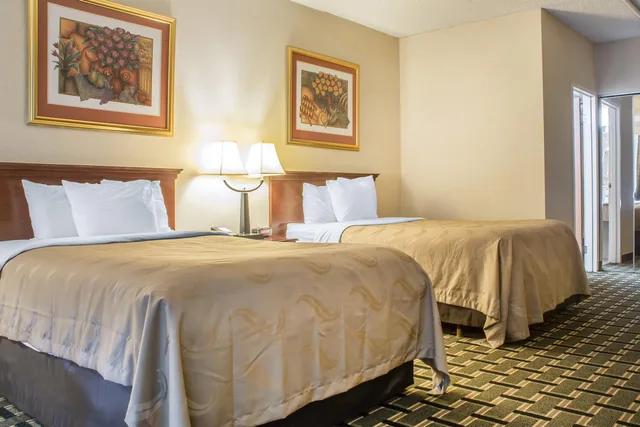 غرفة بسرير مزدوج، Quality Inn Suites Palm Island Indoor Waterpark 2/5