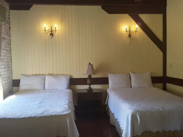 Contemporary, Suite, King Bed، Copper and Lumber Store Hotel Boutique 4/9