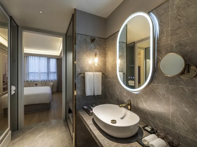 غرفة سوبيريور بسرير كينج، Mercure Shanghai Hongqiao Central 2/3