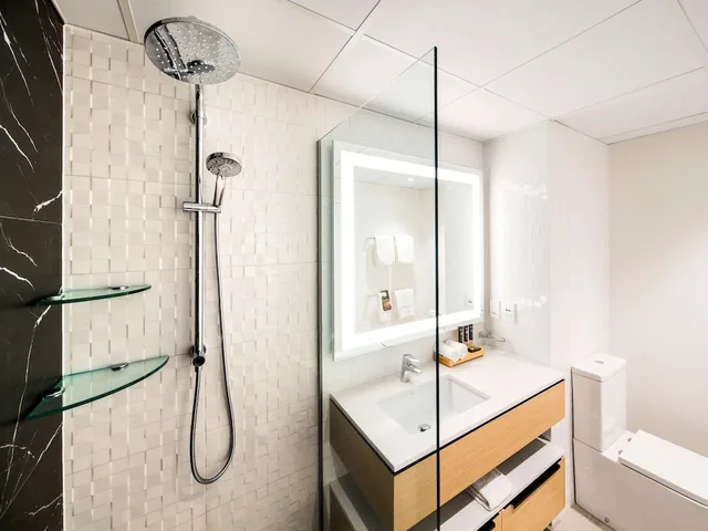 Deluxe, King Bed, NOVOTEL HAMILTON TAINUI 7/8