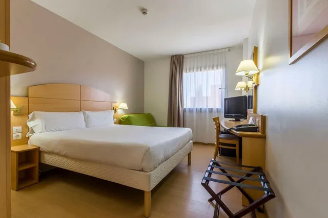 غرفة ثلاثية بسرير مزدوج وسرير فردي، Travelodge Madrid Alcala De Henares 10/10