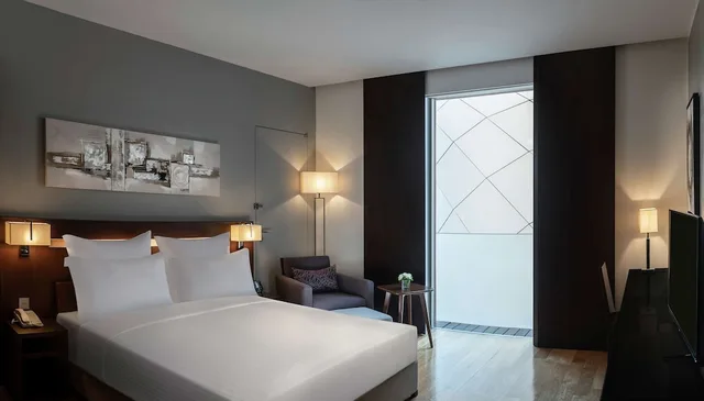 Room, King Bed, Hilton Beirut Downtown 1/13