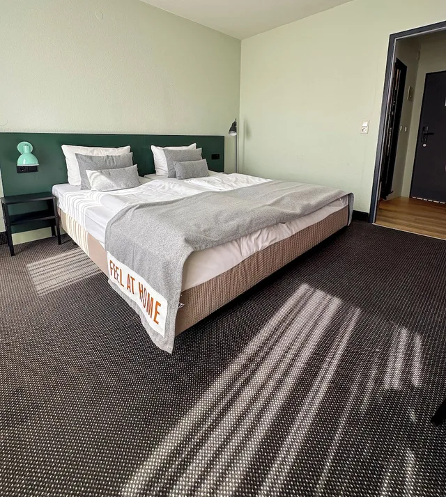 غرفة بسرير كوين، Hotel Frankfurt Airport 1/6