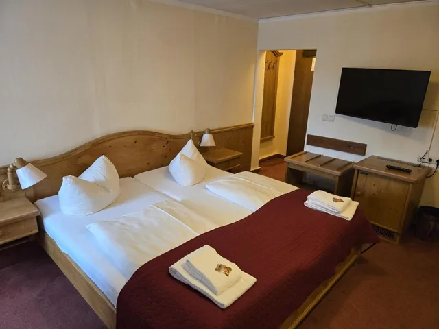 Room, Double Bed, Small, Hotel Zur Goldenen Sonne 1/3