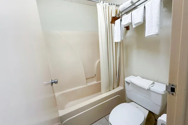 غرفة بسرير مزدوج للمدخنين، Super Inn & Suites by OYO Milledgeville 3/3