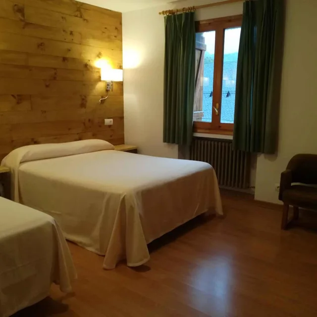 غرفة ثلاثية، Hotel Vicente 4/8
