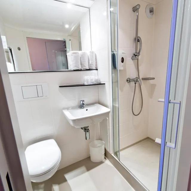 غرفة ثلاثية بسرير مزدوج وسرير فردي، Hotel Premiere Classe Sens Nord Saint Clement 10/10