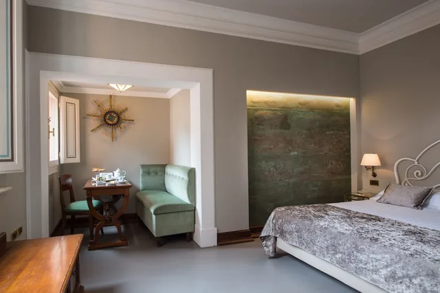 جناح رومانسي سوبيريور بسرير كوين مع أريكة، Art Hotel Orologio 5/8