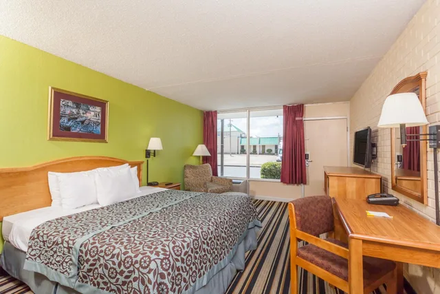 غرفة قياسية بسرير كينج للمدخنين، Days Inn By Wyndham Jackson 1/4