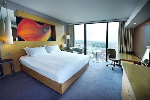 غرفة كلاسيكية بسرير كوين بإطلالة على المدينة بحوض استحمام، The Manchester Deansgate Hotel 2/4