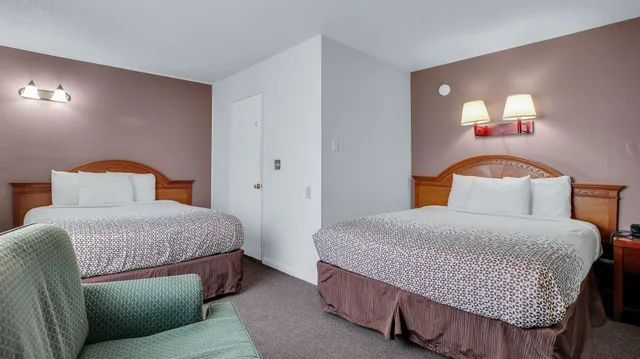 غرفة قياسية بسريرين كوين، Viking Motel 1/2