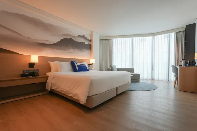 Escape, Deluxe, King Bed، Homm Marina Sokcho 3/5