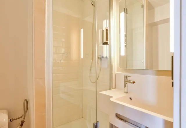 Standard, Triple, B&B HOTEL Paris Malakoff Parc des Expositions 2/2