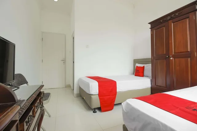 غرفة بسريرين منفصلين، Reddoorz Permata Sari Karawaci 1/6