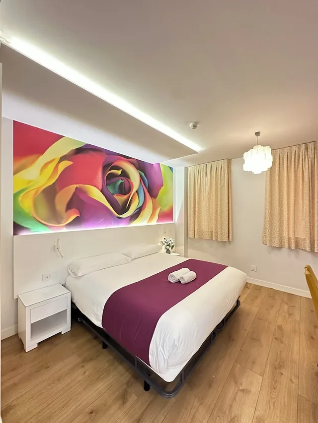 غرفة بسرير مزدوج، Hostal Sol Square Madrid 2/9