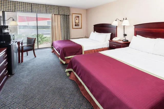 غرفة ديلوكس بسريرين مزدوجين لذوي الإعاقة، Baymont By Wyndham Michigan City 1/8